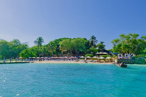 Full-day tour of 3 private islands in the Rosario Islands