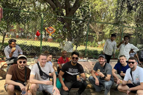 Mumbai: Guided City Tour with Chai and Fishermen