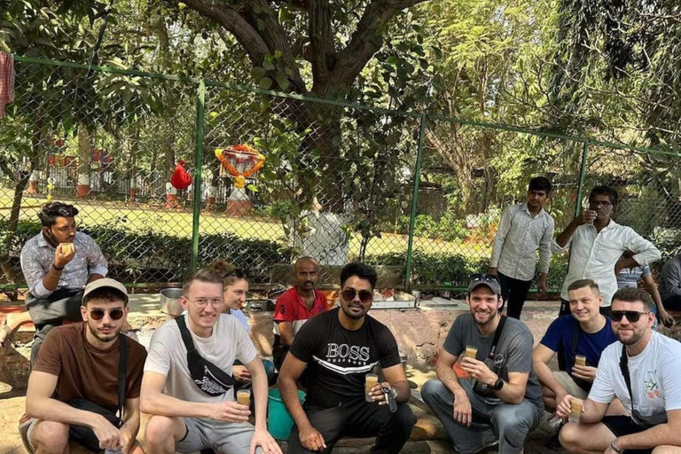 Mumbai: Guided City Tour with Chai and Fishermen