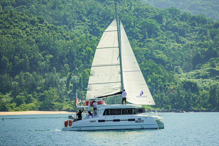 Da Nang: Discover Son Tra Bay on Luxury Sailing Catamaran 2-Hour Luxury Catamaran Scenic Cruise with Drink & Transfer