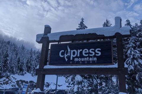 Vancouver city tour & Adventure at Cypress Mountain Private