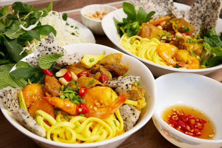 Tour gastronómico de rua em Da Nang Tour particular com guia de turismo LGBTPasseio de mota