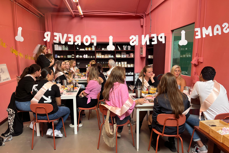 Utrecht: Cocktail candle workshop with cocktail and snacks