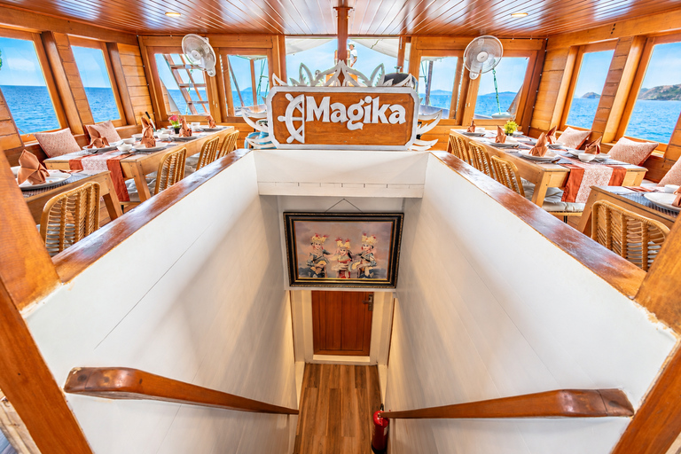 3D Komodo Sailing & Land Tour 12 Stops Single Bed & Hotel 3-Day Shared Cabin, Single Bed No Land Tour No Park Fee