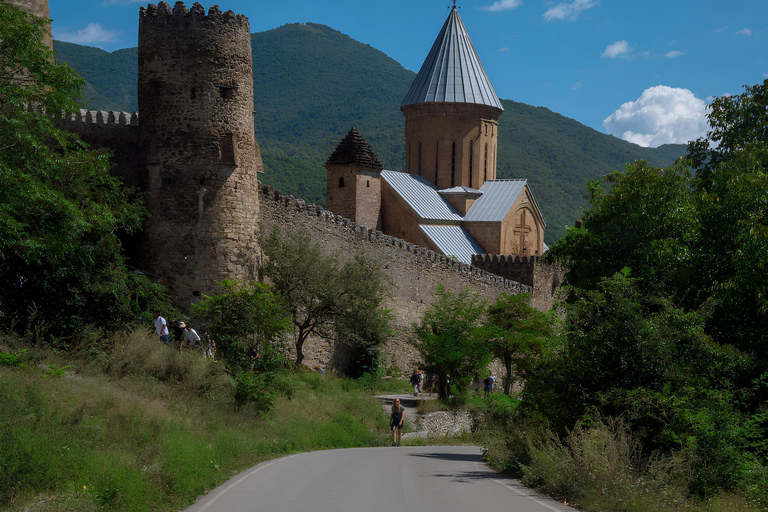 Tbilisi: viaggio tutto incluso a Kazbegi e masterclass di khinkali