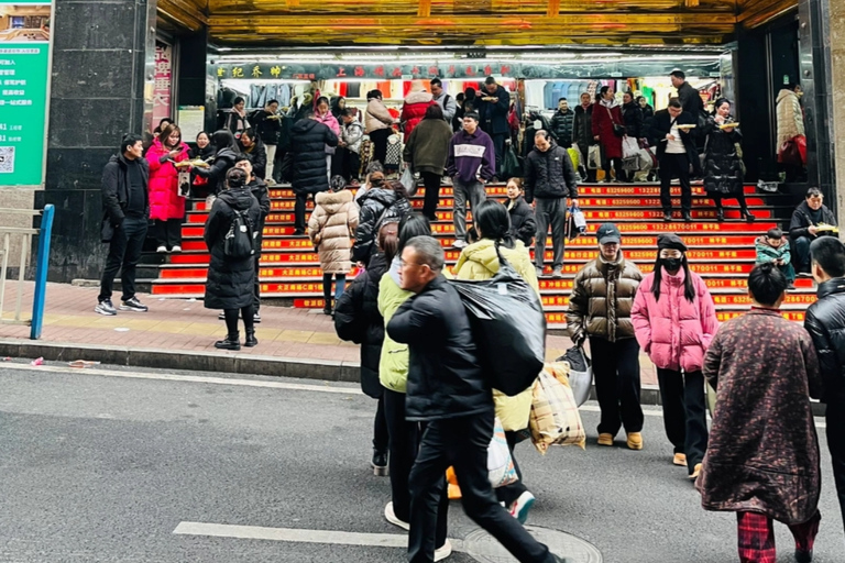 Promenez-vous dans les anciens docks et les quartiers commerciaux modernes de Chongqing