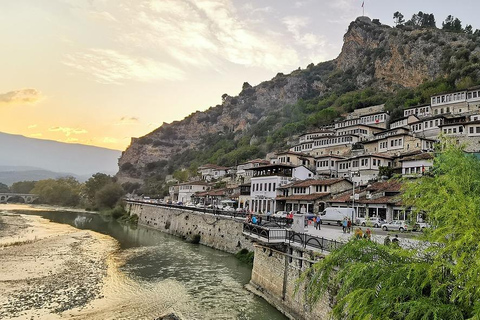 Cidade UNESCO de Berat e Lago Belsh /com ALMOÇO de Tirana/DurresCidade UNESCO de Berat e Lago Belsh - Excursão de um dia saindo de Tirana/Durres