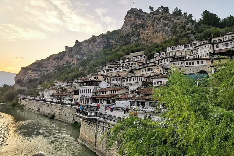 Berat UNESCO Stadt &amp; Belsh See /w LUNCH von Tirana/DurresBerat UNESCO-Stadt &amp; Belsh-See - Tagestour ab Tirana/Durres