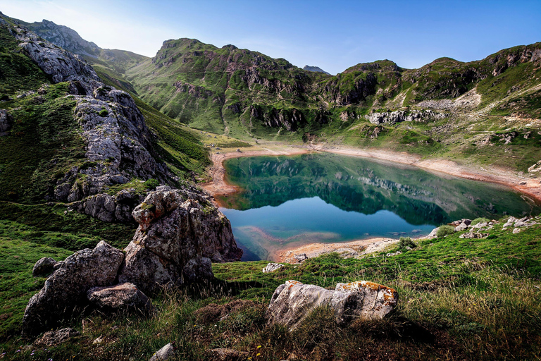 From Oviedo and Gijón: Day Trip to the Somiedo Lakes and the Senda del Oso From Gijón in Spanish: Trip to the Somiedo Lakes and Senda del Oso