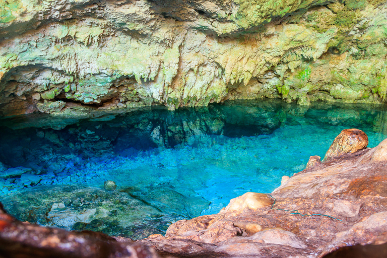 Zanzibar: Secret Beach, Kuza Cave e Jozani con trasferimentoSpiaggia Segreta, Grotta di Kuza e foresta di Jozani con trasferimento