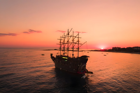 Alanya: Sunset Pirate Boat Cruise with Dinner