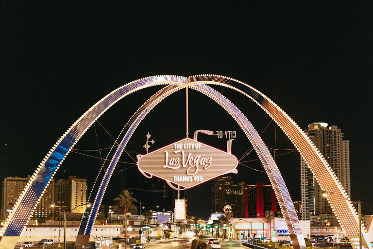 Las Vegas: Tour panoramico notturno in autobus scoperto20:00 Tour serale per soli adulti (21+) con bevanda