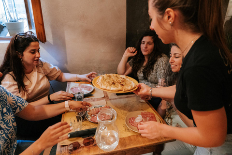 Florence: Small-Group Sunset Food & Wine Tour in Oltrarno Small-Group Sunset Food & Wine Tour in Oltrarno