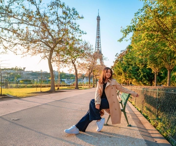 Paris: Professional Photoshoot with the Eiffel Tower