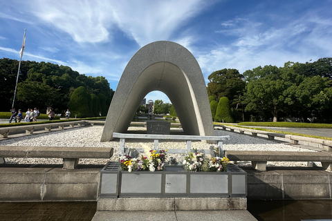 Hiroshima; Hiroshima Vredesherdenkingsmuseum en Kasteeltour