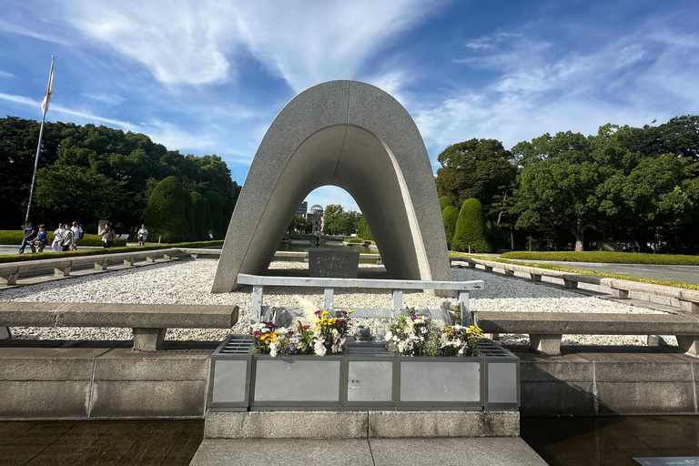 Hiroszima; Muzeum Pamięci Pokoju i zwiedzanie zamku w Hiroszimie