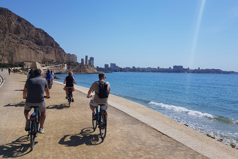 Passeio pela praia em Alicante