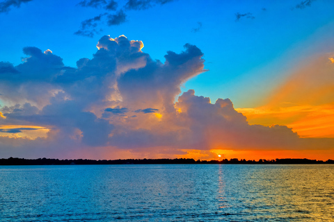 Winter Haven: Guided Sunset Boat Tour with Dinner Stop