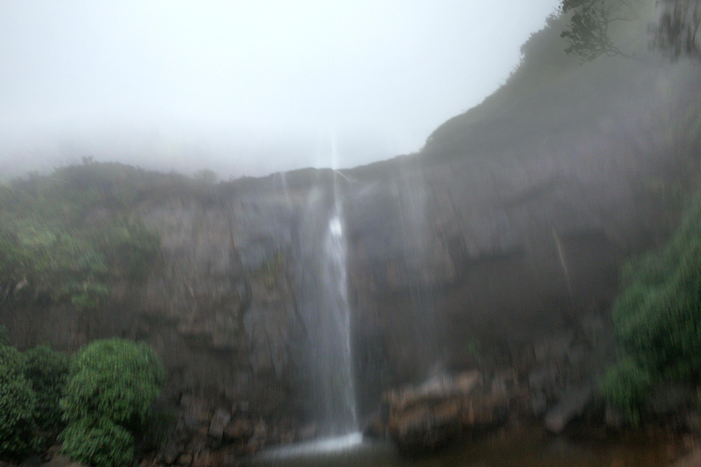 Kandy: Wasserfälle und einheimische Dörfer Tagestour mit Mittagessen