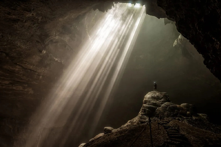 Yogyakarta: Tour della Grotta di Jomblang e della Grotta di Pindul con pranzo