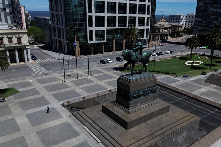 Montevideo: 3.5-Hour Private City Tour with a Local Guide and Stops
