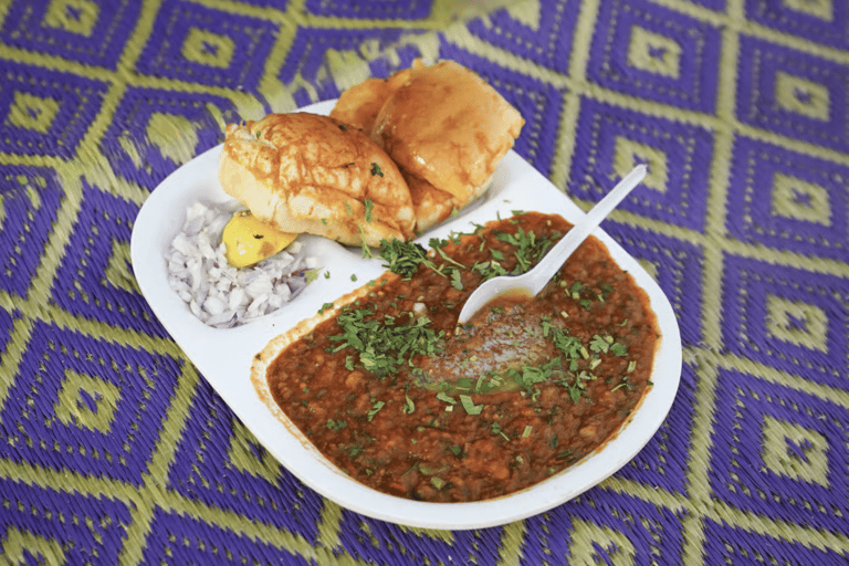 Mumbai: Street Food Tour with Local Guide Mumbai: Street Food Walking Tour With Guide