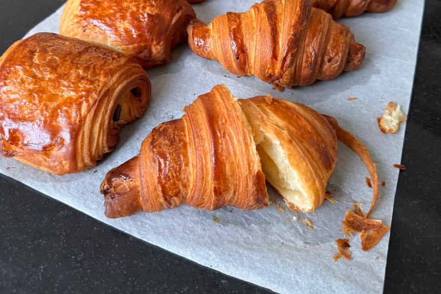 Paris: Croissant-Backkurs mit einem Chefkoch. Foto: GetYourGuide Paris: Croissant-Backkurs mit einem Chefkoch. Foto: GetYourGuide