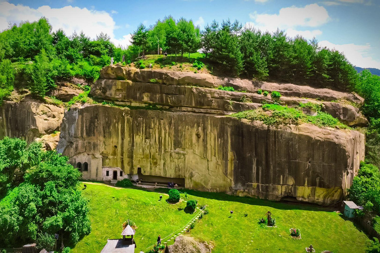 From Bucharest: Brădetu 4x4 Tour with Lunch, Hotel Pick-Up