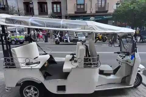 Tour guidato in tuk tuk per Madrid