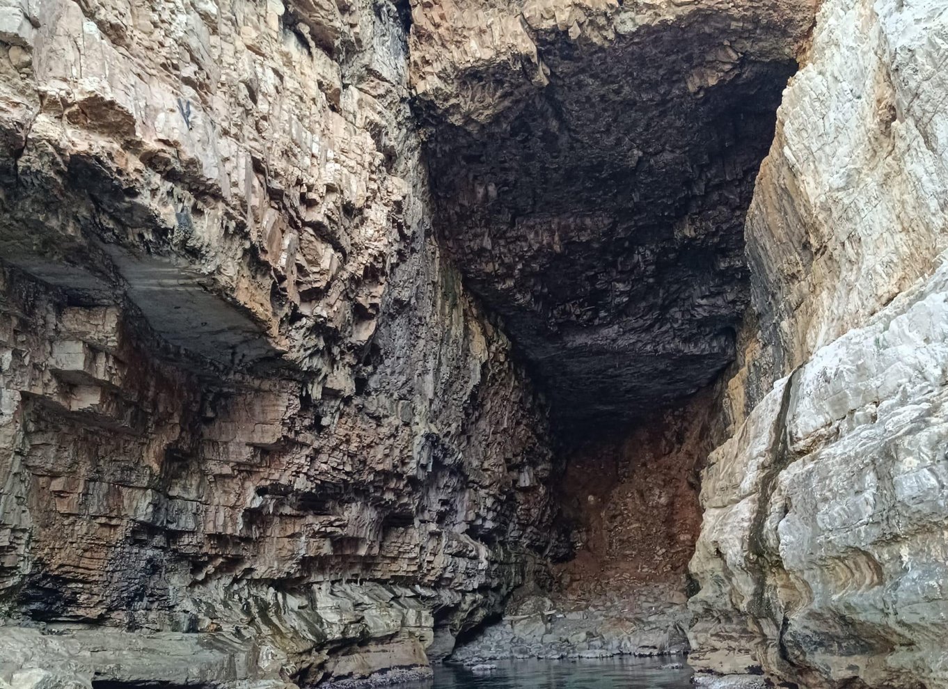 Solnedgangstur i glasbåd rundt i den gamle by og til grotter i Dubrovnik