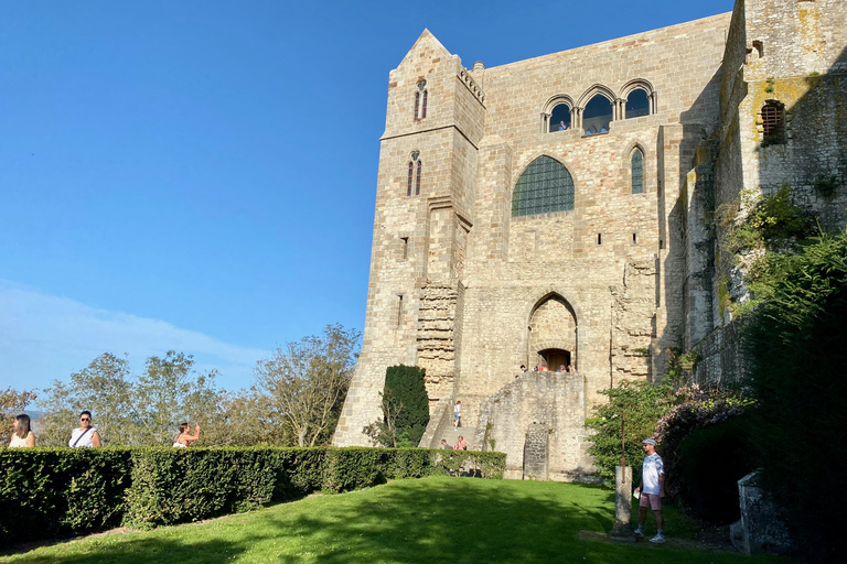 Visita privata con guida dal vivo di Mont Saint-Michel e Honfleur in MercedesPrivato Mont Saint-Michel, Honfleur da Parigi in Mercedes