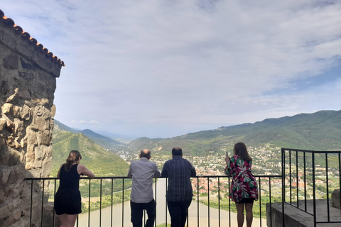 Kutaisi: Private Transfer to Tbilisi with Sightseeing Stops