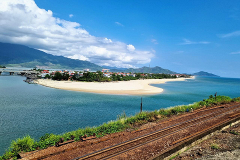 Privat transfer från Hue till Da Nang &amp; Hoi An eller vice versaPrivat transfer från Hue till Da Nang &amp; Hoi An