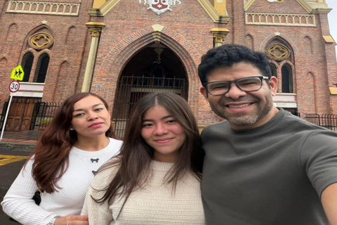 Bogotá: Betty la Fea Tour with Original House Entry