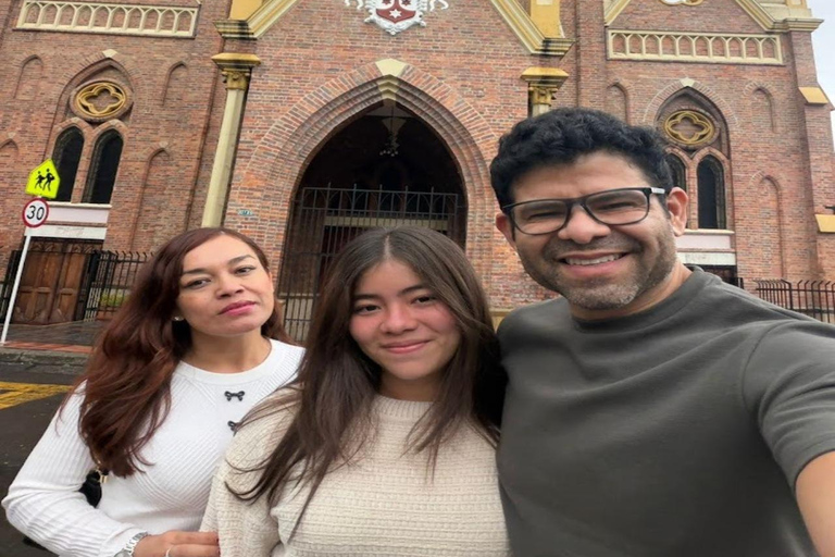 Bogotá: Betty la Fea Tour with Original House Entry