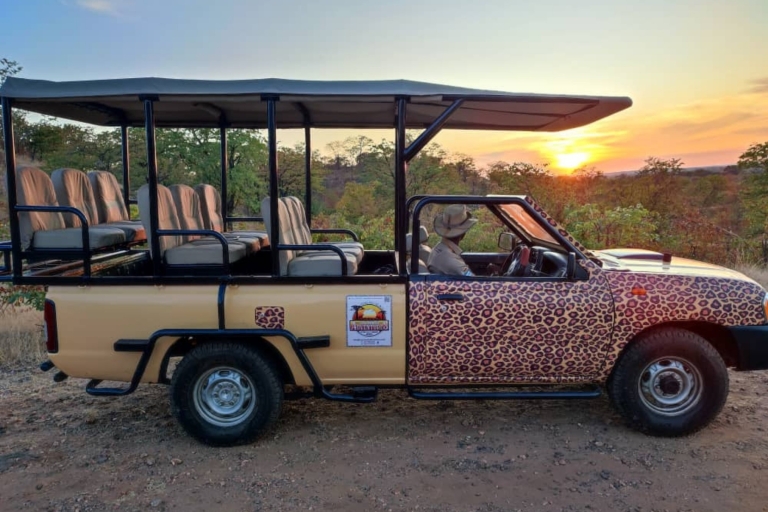 Victoria Watervallen Park: Maanlichtsafari in Safari JeepPrivé safari bij maanlicht
