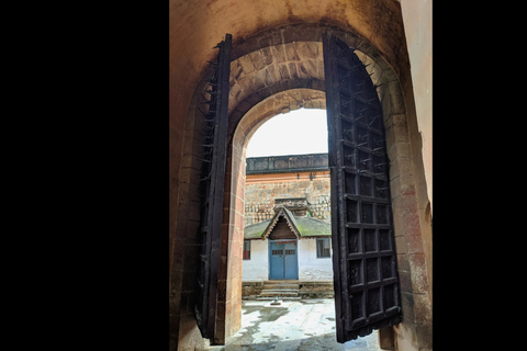 Bengaluru: Fort Guided Tour with Entry Ticket