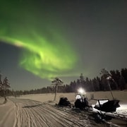 Ylläs: Nordlicht-Motorschlittensafari mit Transfers