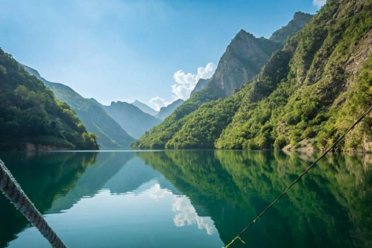 Tirana naar Valbona: inclusief Komani Meer &amp; Shala Rivier Tour