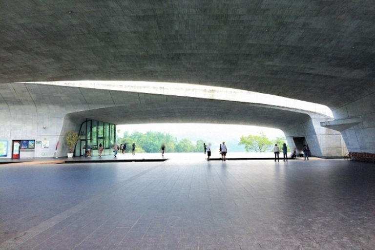 From Taipei: Sun Moon Lake, Temples and Tea Factory Day Trip