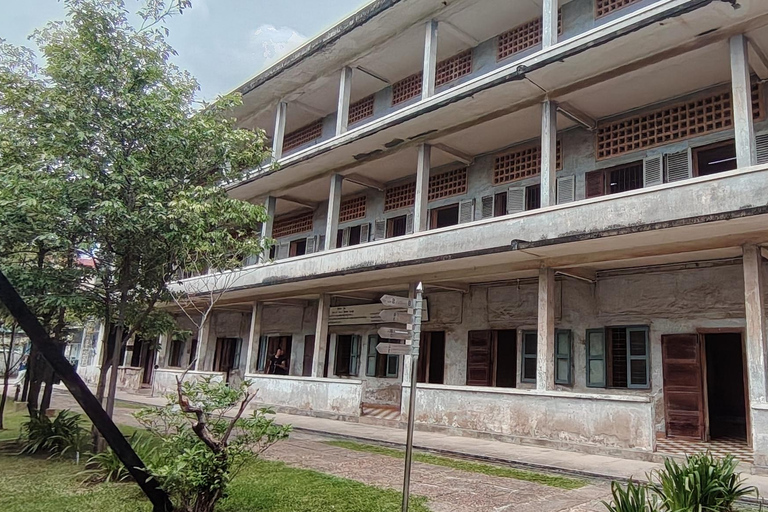 Phnom Penh: Killing Fields & S21 Prison Tour with Pickup