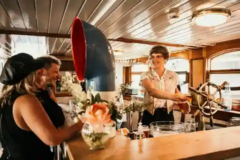 Berlin: 3-Hour Beer Evening Sightseeing Boat Cruise