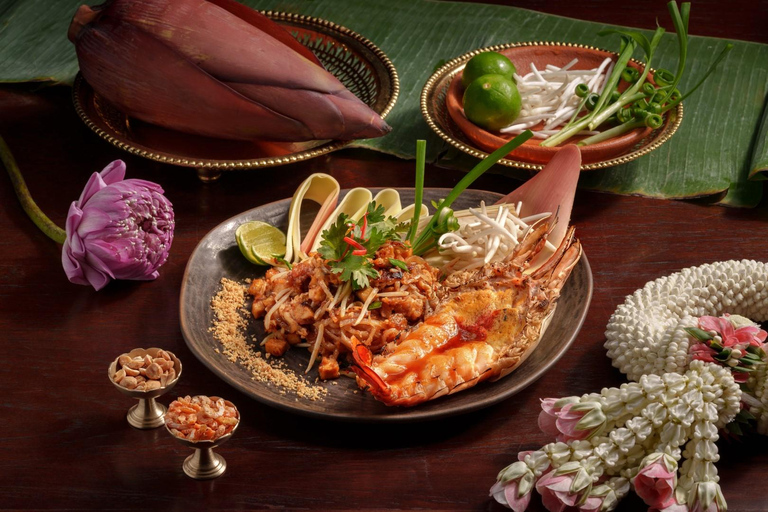 Bangkok: Thai Cuisine Dinner Package at Saneh Jaan Sharing Set for 2 People