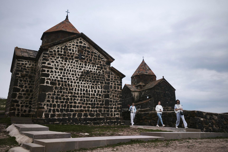Tbilisi: Private Ride to Yerevan with Wine Tasting