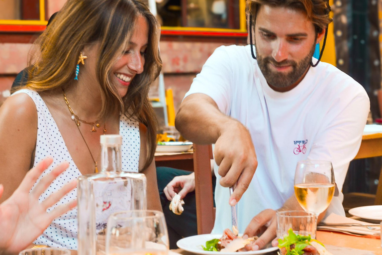 Lisbon: Graça Food & Wine Tour in Traditional Taverns Food & Wine Walking Tour