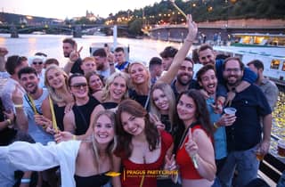 Prag-Party-Pass: Bootsparty + Epic Club + Offene Bar