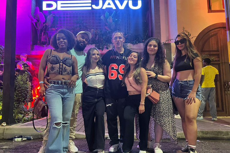 Medellín: Poblado Rooftops and Local Clubs Tour with Shots