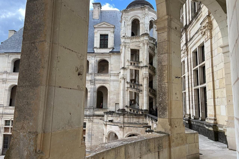 巴黎专属之旅：香波堡城堡高尔夫球车+纪念品小型货车（最多可载6人）