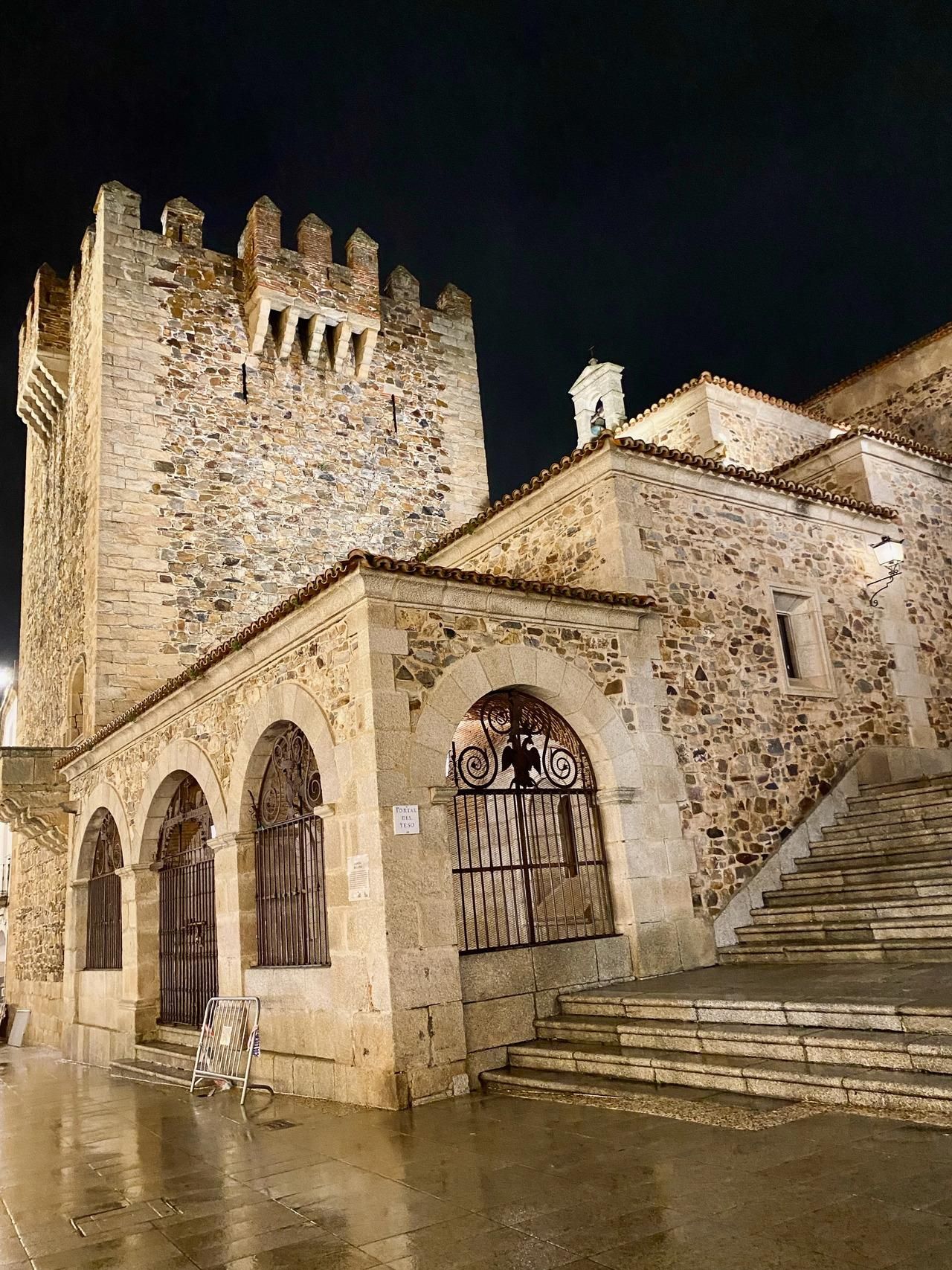 Tour durch die Geheimnisse und Rätsel von Cáceres