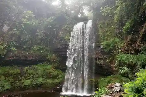 Cardiff: Waterfalls, Mountains & Castles Day Tour